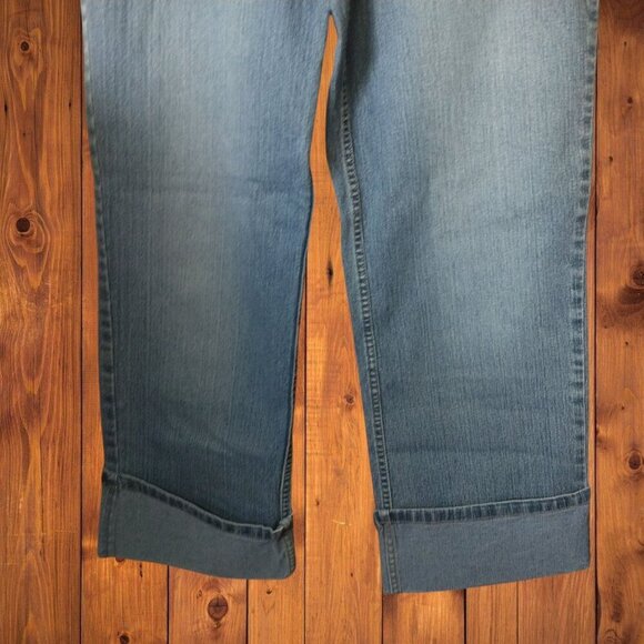 L.A. Blues Women's Size 6 Cuffed Denim Capri Pants Flap Pockets Classic Casual - Picture 3 of 5